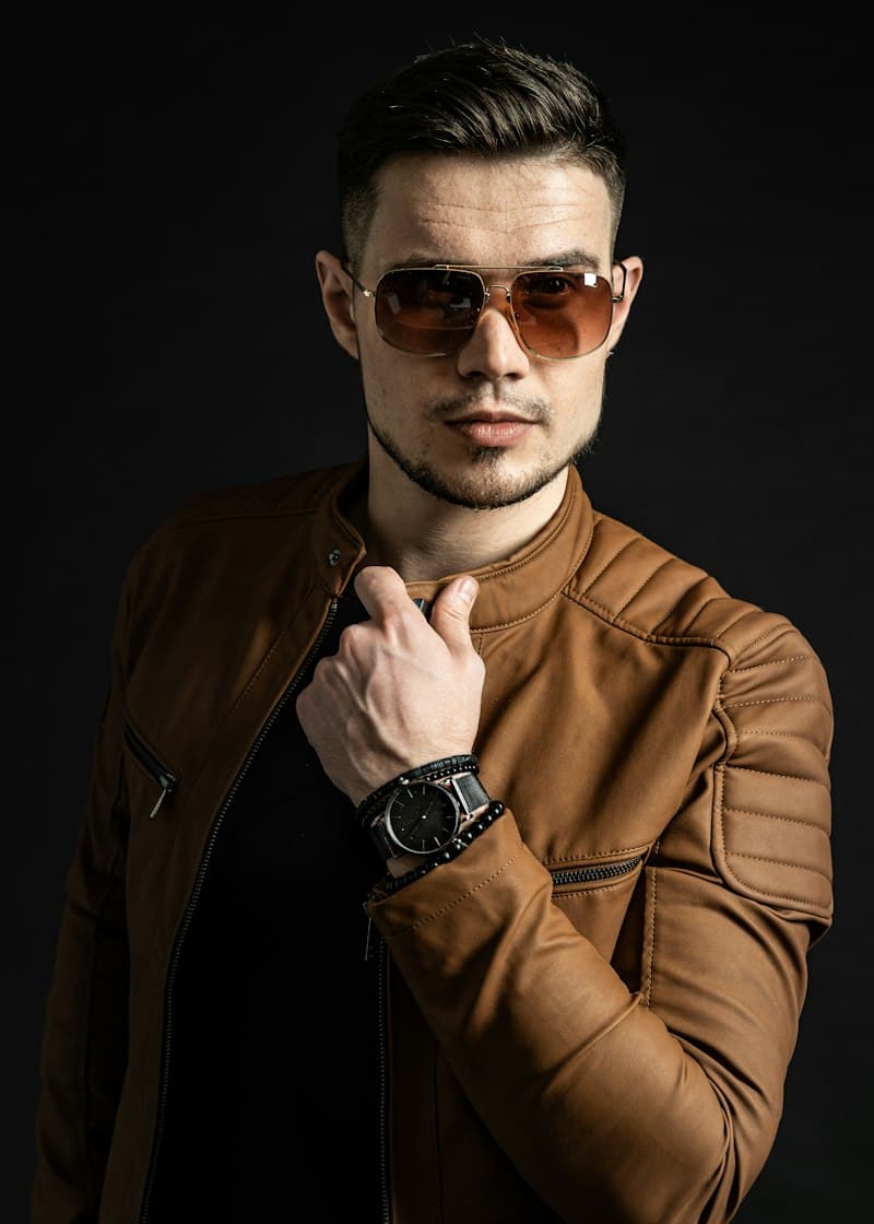 @kabir.styles wearing Sahara Aviator